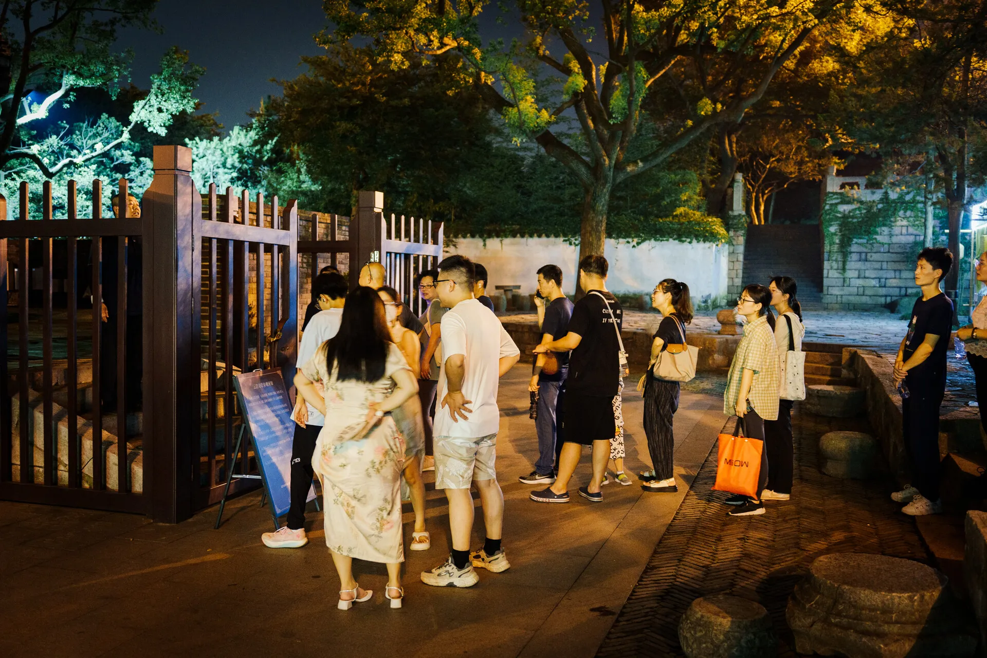 游客可排队入塔参观