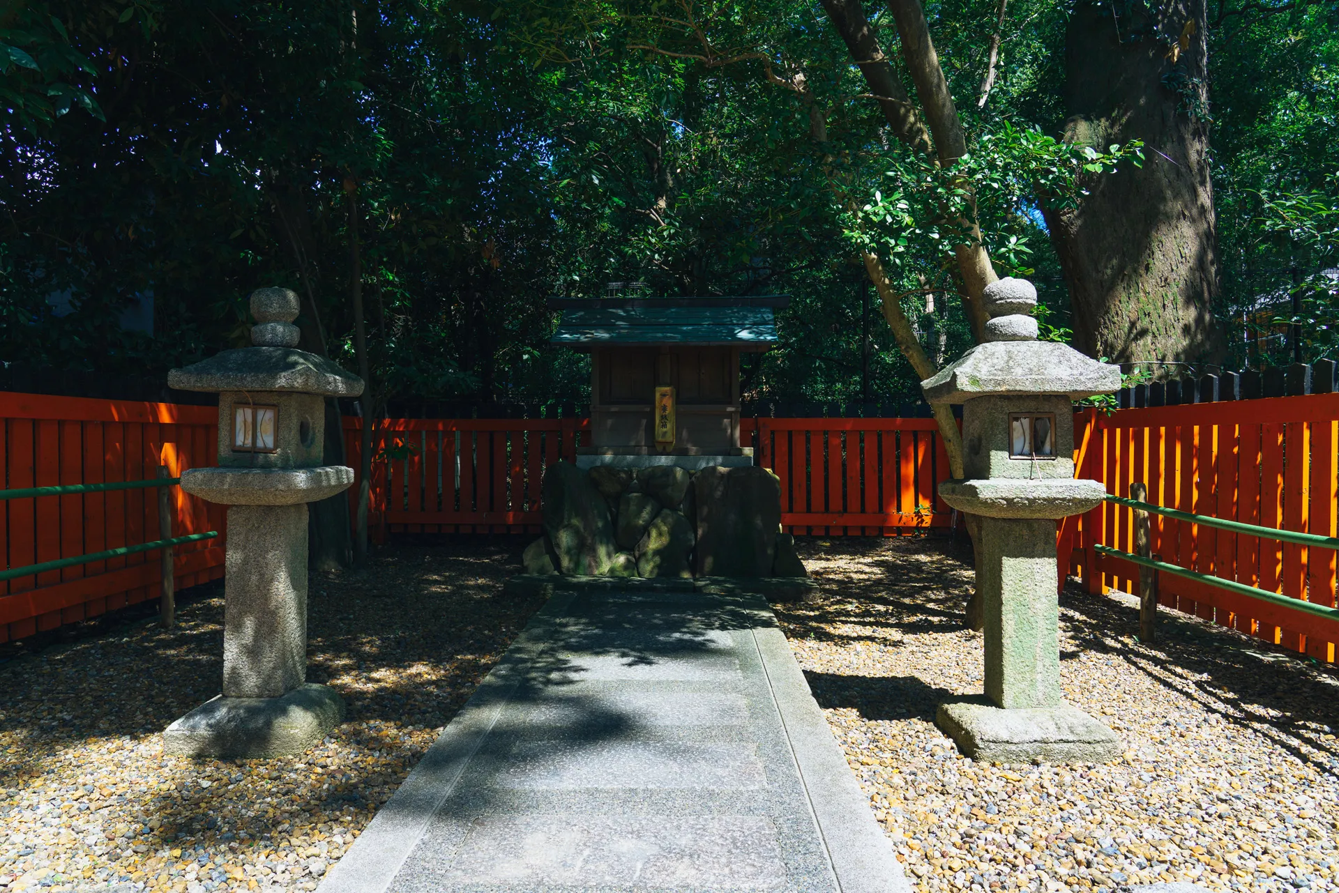 神社外的小神社