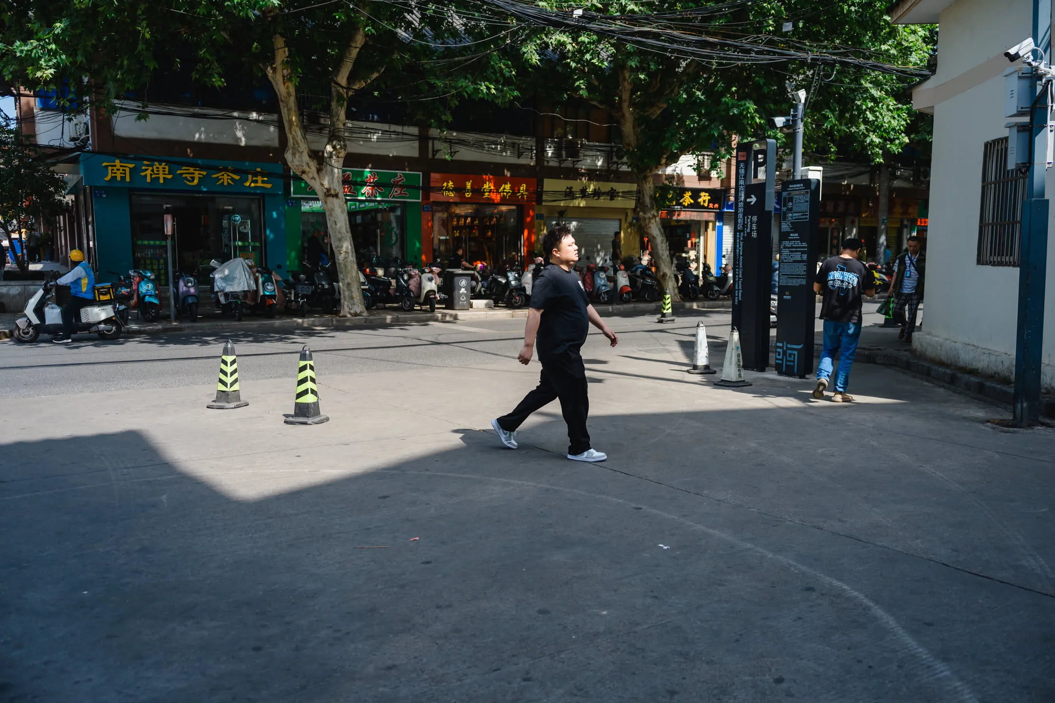 寺外的街道