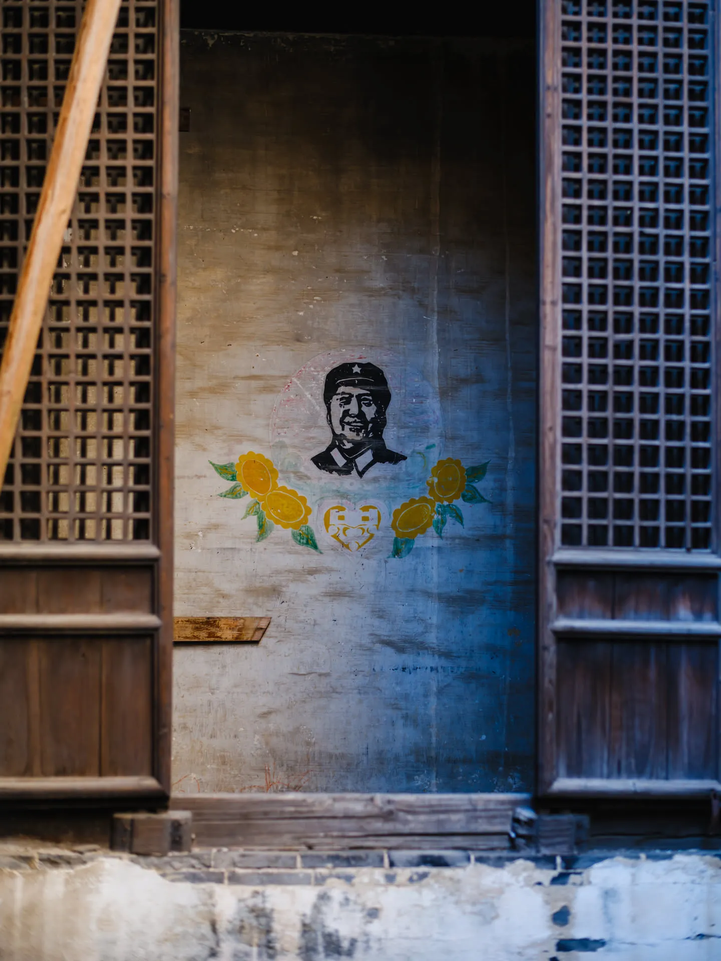 忠。西山岛的文革遗存不少。