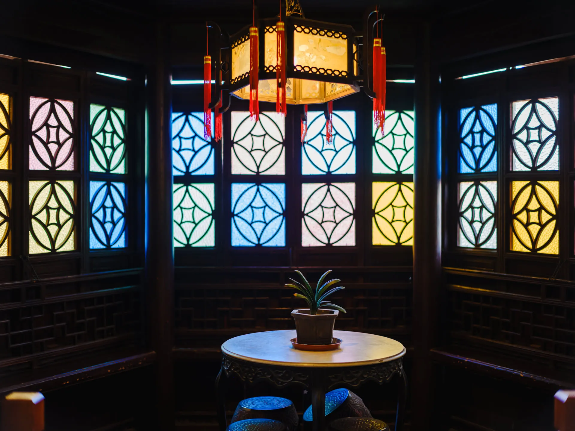 彩色玻璃还是挺有特色的