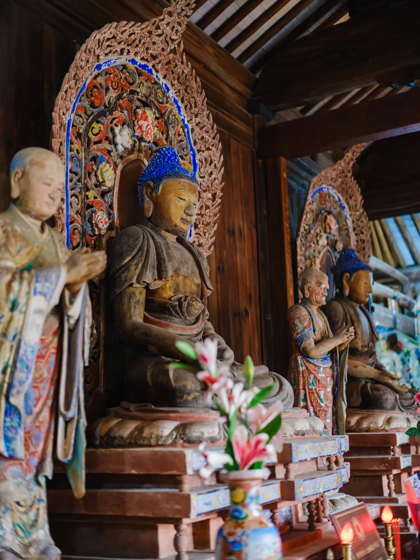 细节很丰富，佛像有点亲切。