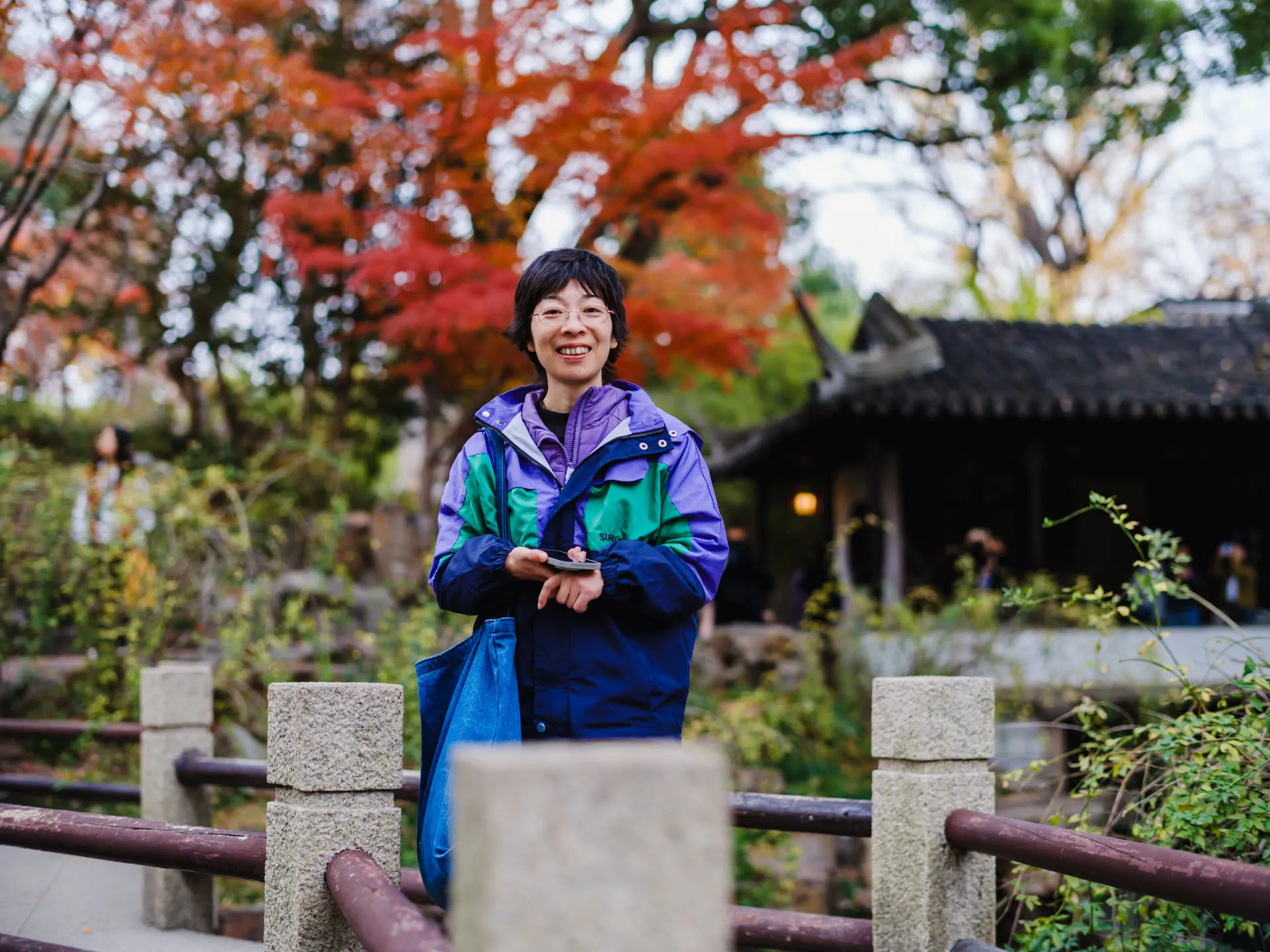 活泼泼地前的石桥