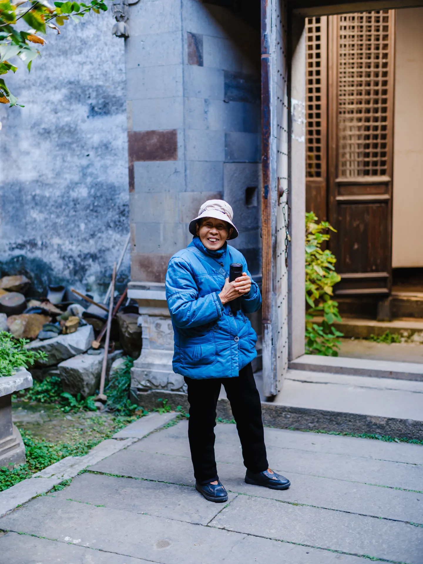 特别和善的阿姨。