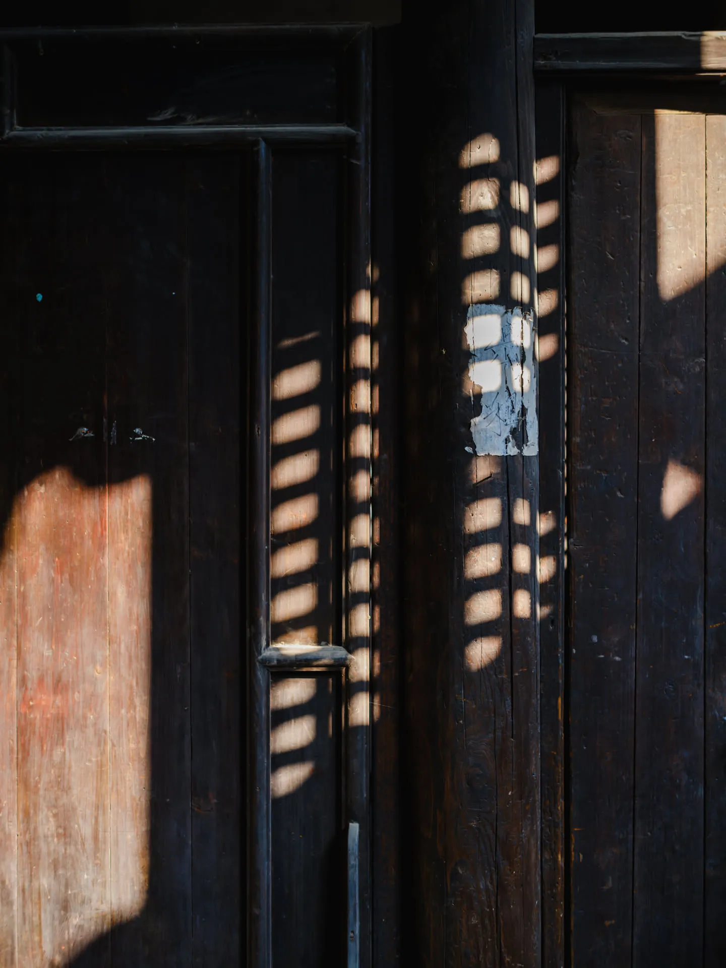 柱子上留有「出租」的纸帖