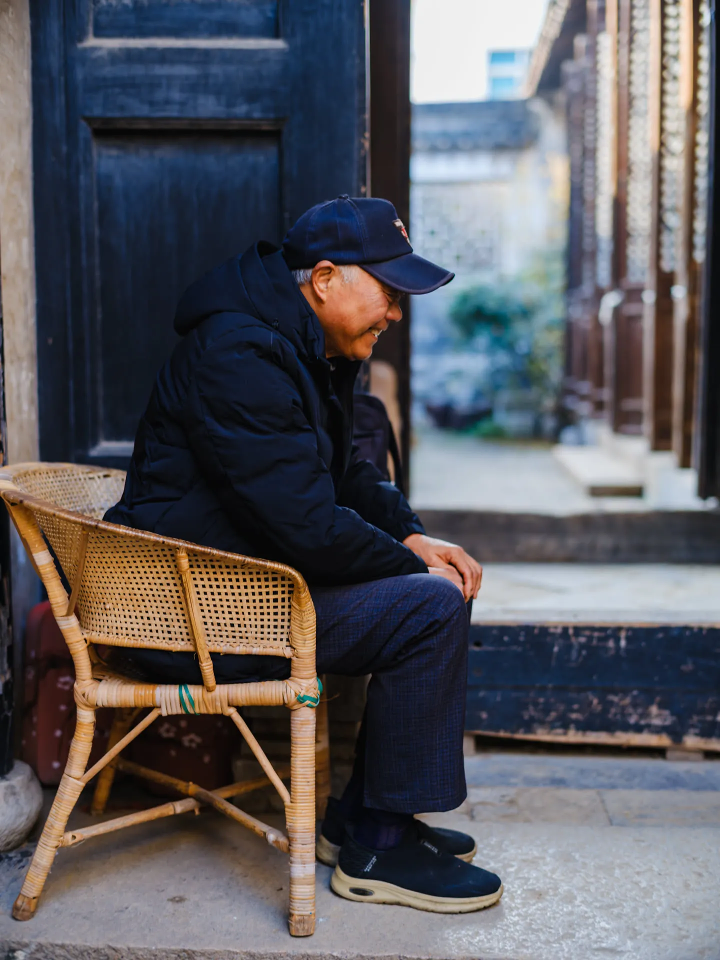 门口的大叔，非常健谈。