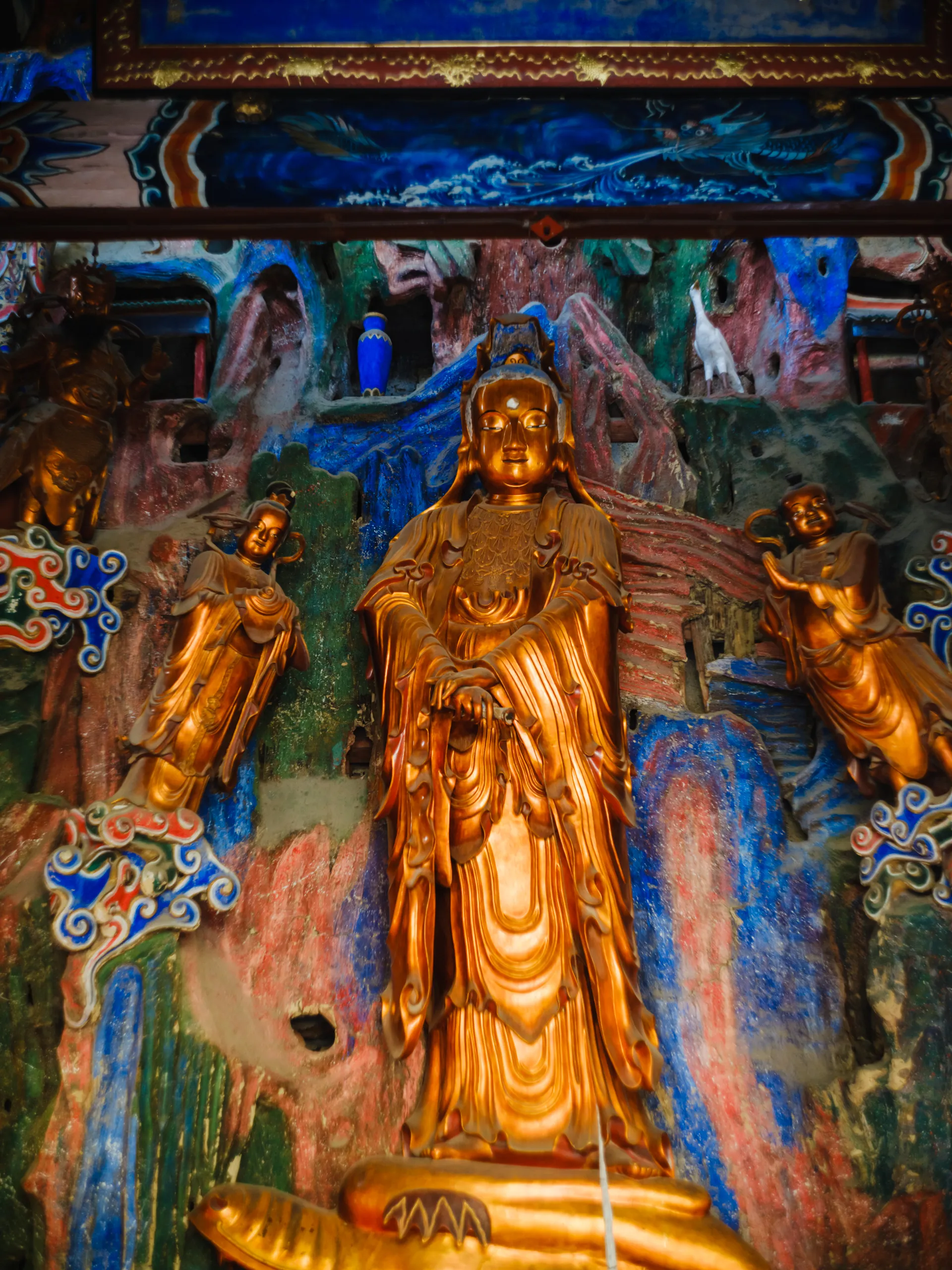 大雄宝殿背面的观音像