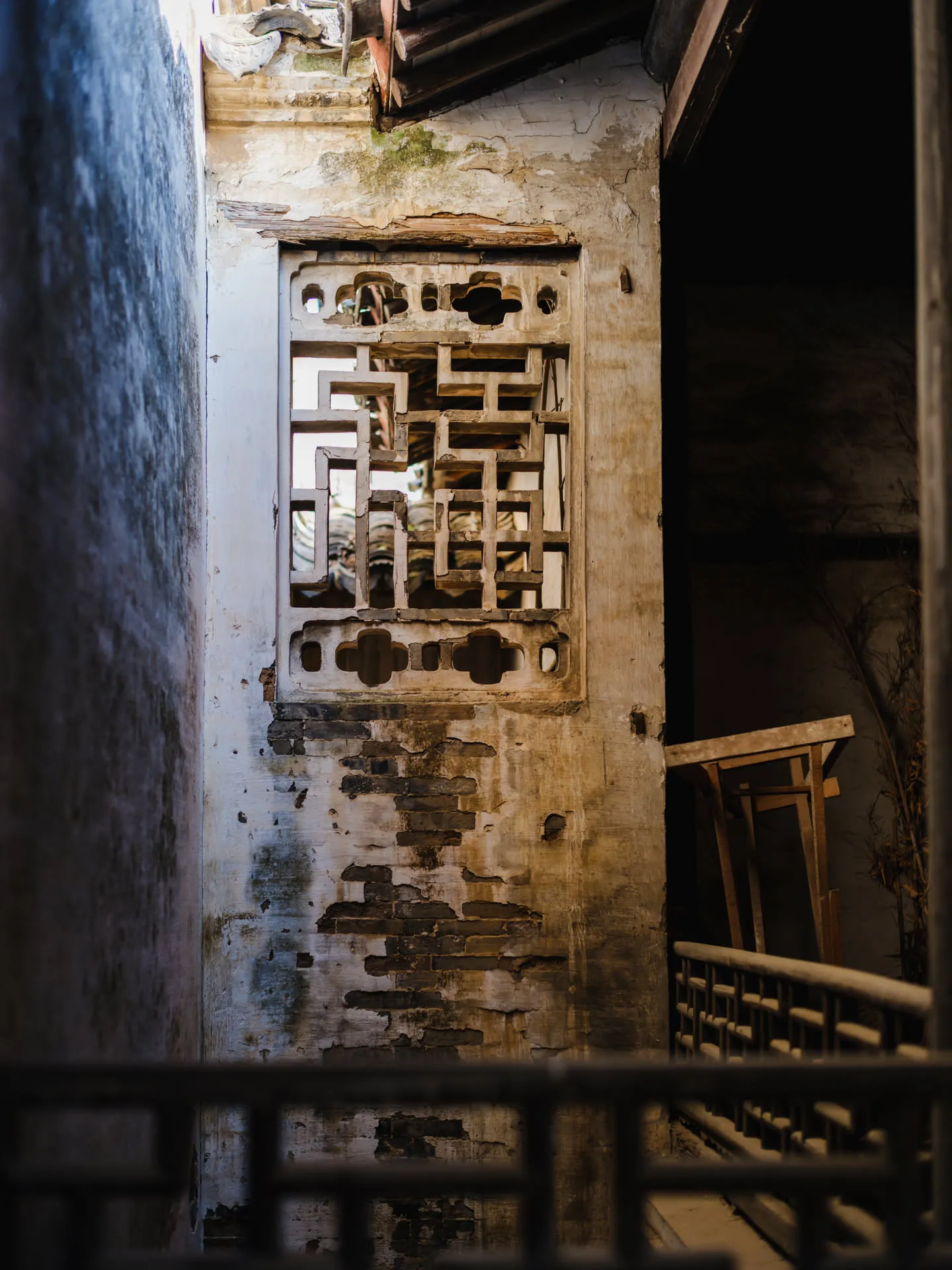 方砖垒成一个「福」字，苏州工匠这种巧思非常多。